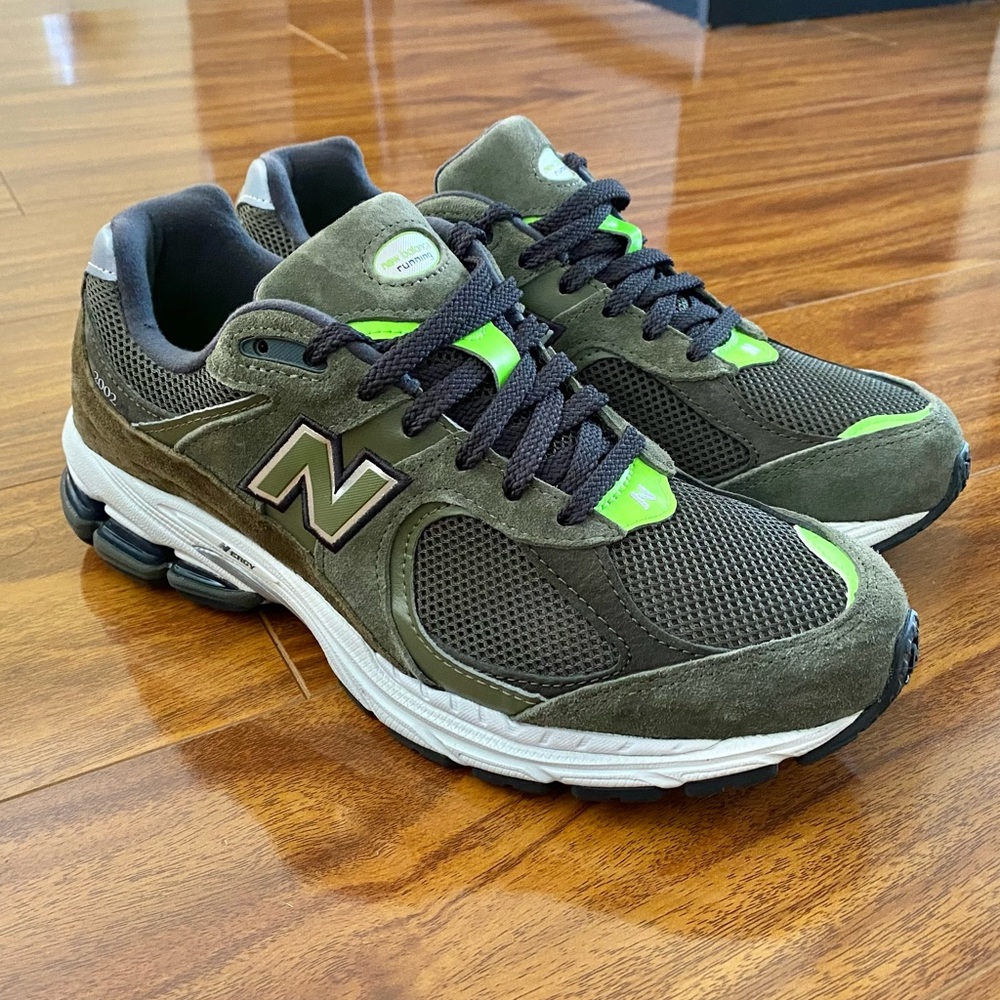 New Balance 2002R running shoe size 9.5
